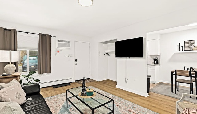 Cozy Modern 1BR Close to Downtown