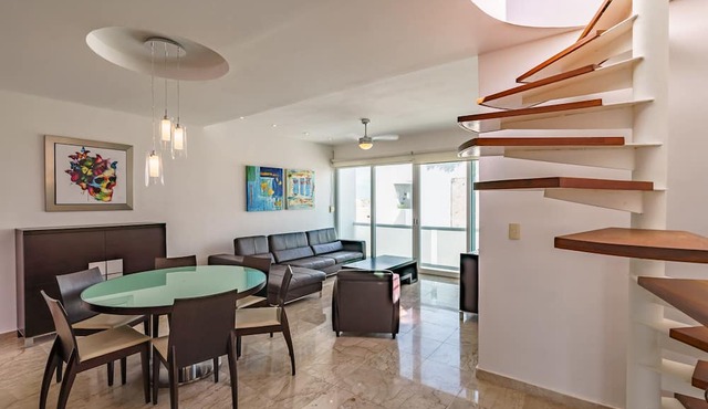 Duplex w/Rooftop Plunge Pool – Walk to Beach