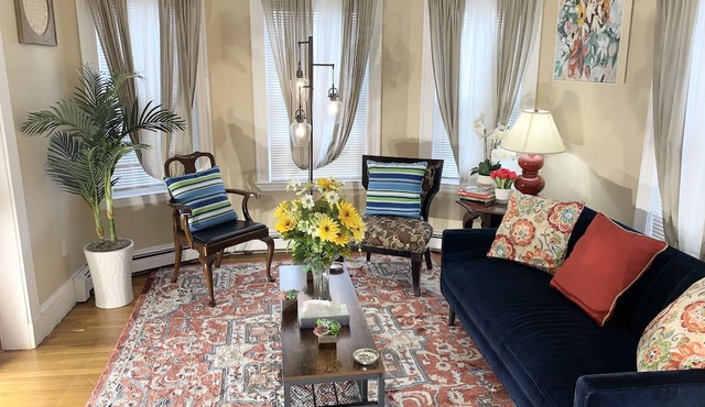 Beautiful Retreat close to Downtown Boston. Pets friendly.