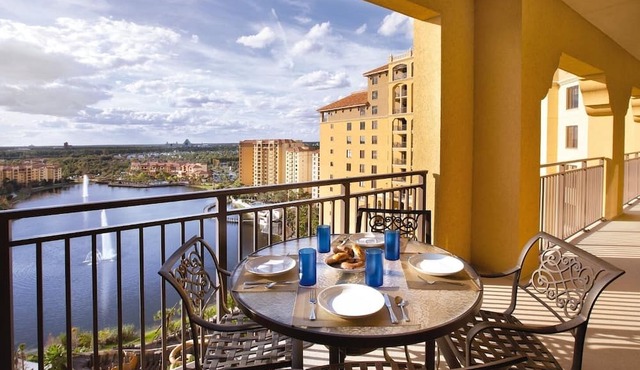 Orlando | Pool & Disney Access | Theme Park Getaway