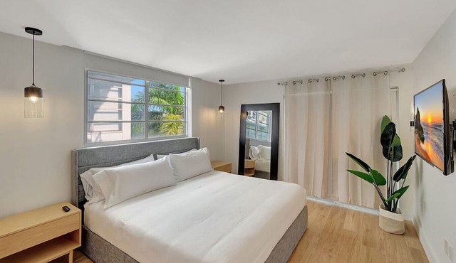 Modern 2-Bedroom in Central South Beach Location