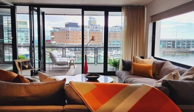 Luxury Waterfront Apartment in Auckland | 2BR/3BR