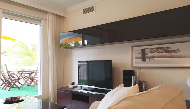 Cozy apartment 10 minutes walk from Puerto Banus. Swimming pool. Parking