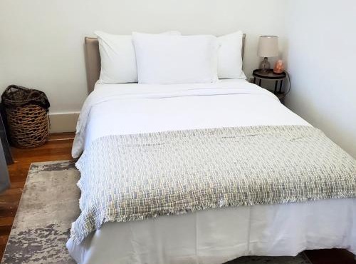 Private 2BR Main Floor Suite Near Border, Casino & UWwin Hospital