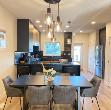 NEW Luxury Family Friendly Entire House Near Downtown WEM, 3 Bedrooms