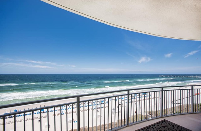 4 Complimentary Beach Chairs! Aqua 601 Oceanfront-3 Balconies! Sleeps 8+Clean